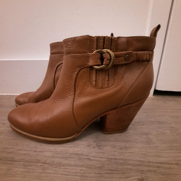 Rachel Comey Hitch Chelsea Boot - Picture 1 of 3